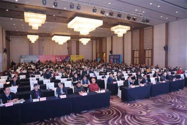 民望農(nóng)牧助力2026生豬產(chǎn)業(yè)數(shù)據(jù)研討會(huì)暨種仔豬資源對(duì)接大會(huì)隆重召開(kāi)！